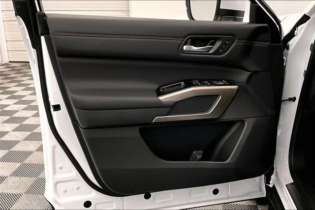 New 2025 Everest White Pearl Tricoat Nissan Platinum image 30