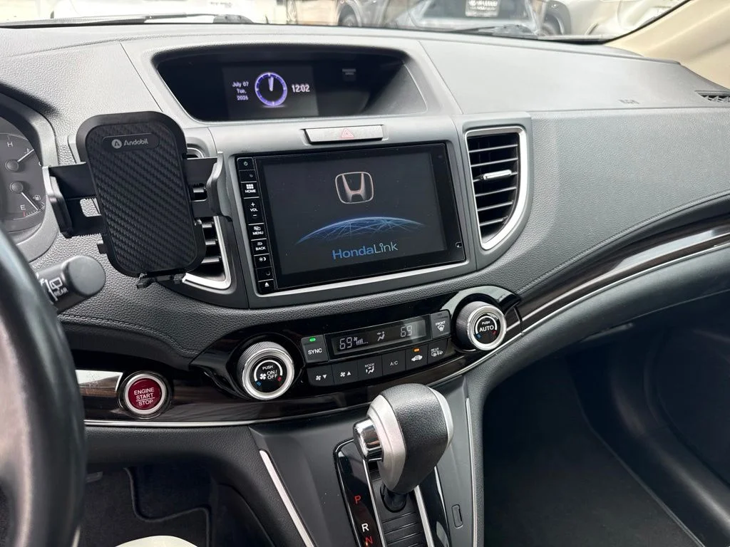 Used 2016 White Diamond Pearl Honda Touring image 2