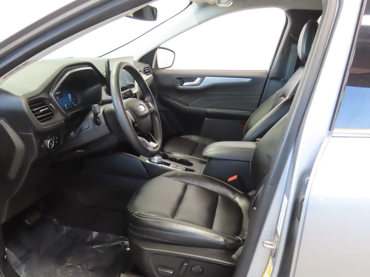 Used 2023 Iconic Silver Ford Platinum image 14