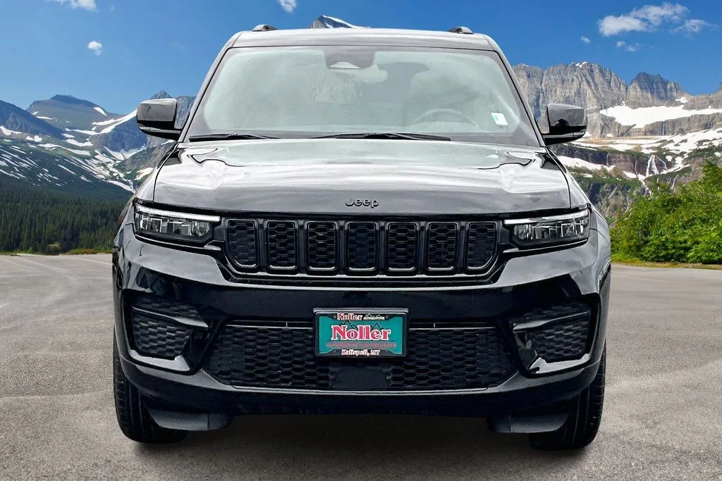 Used 2024 Black Jeep Altitude image 3