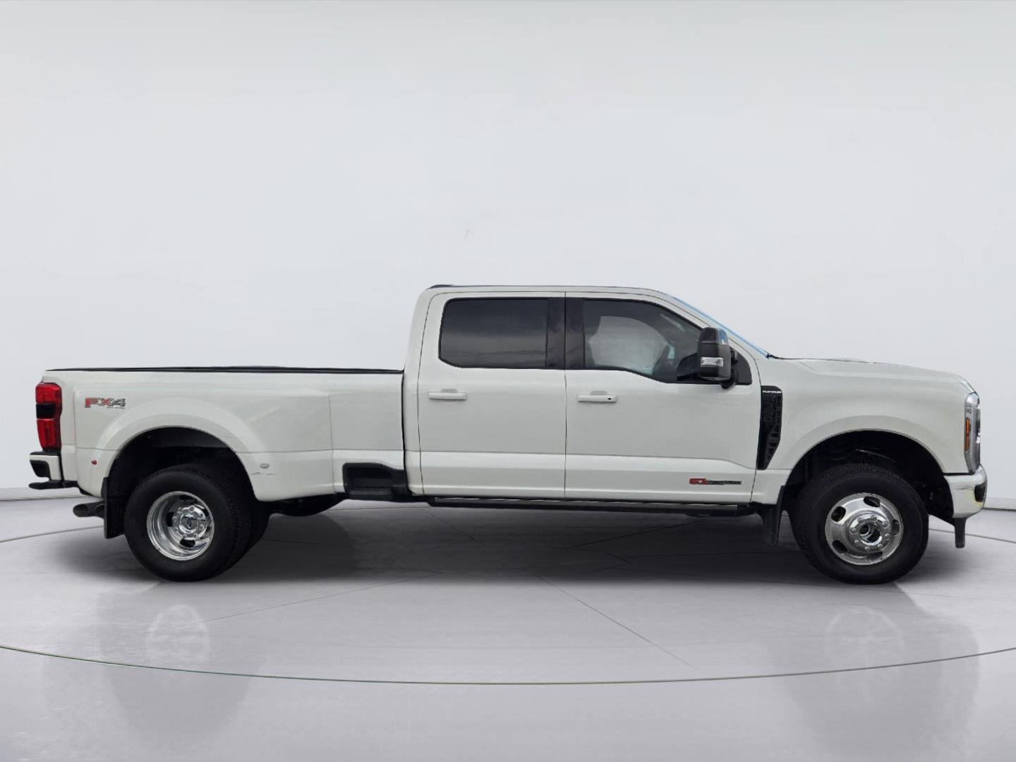 Used 2025 Star White Metallic Tri-Coat Ford Platinum image 4