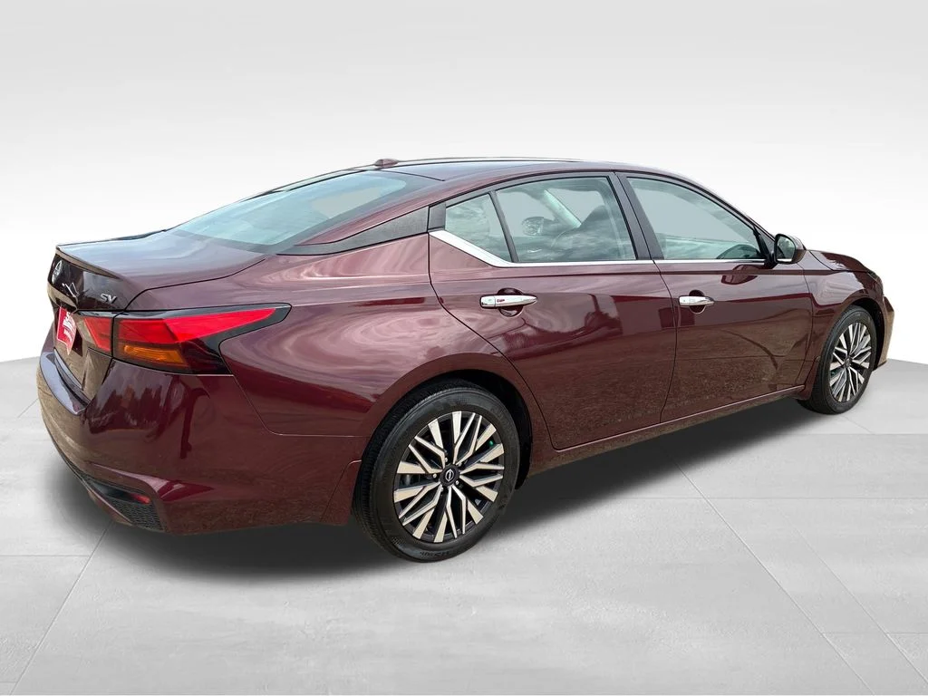 Used 2024 Red Nissan 2.5 SV image 5
