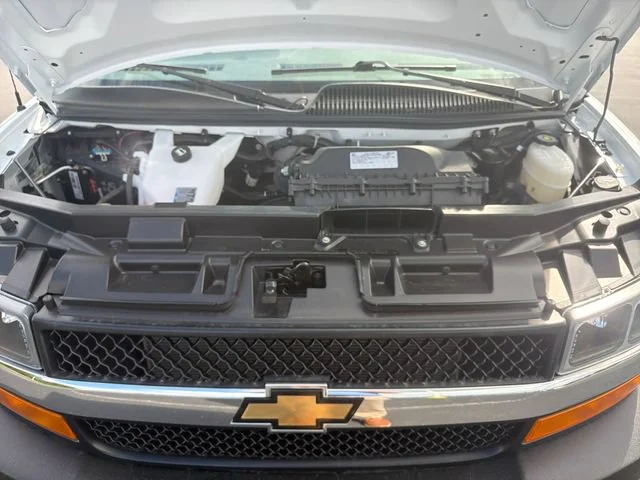Used 2025 Summit White Chevrolet WT image 27