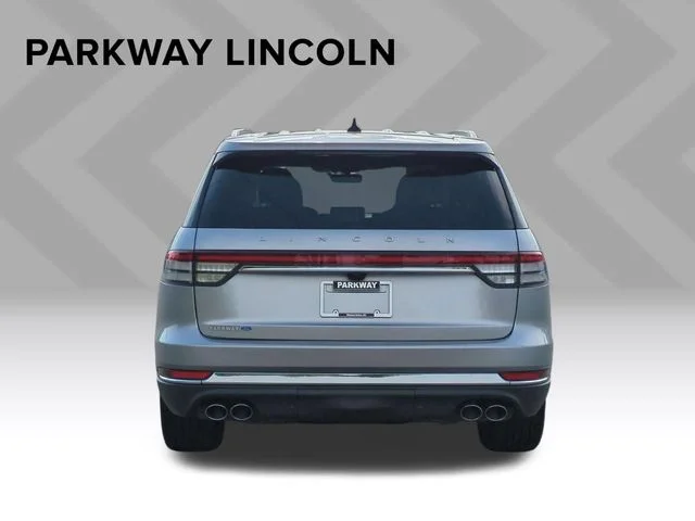 Used 2021 Silver Lincoln Reserve image 4