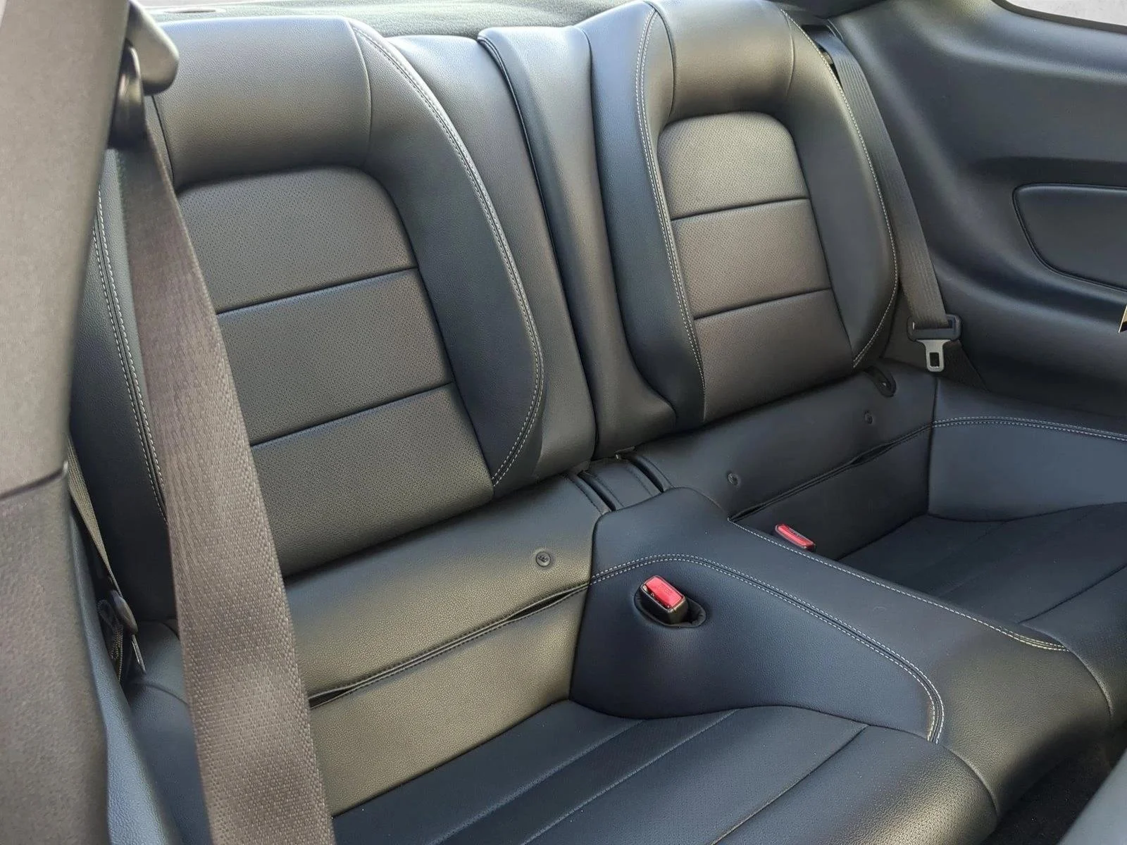 Used 2016 Oxford White Ford GT Premium image 19