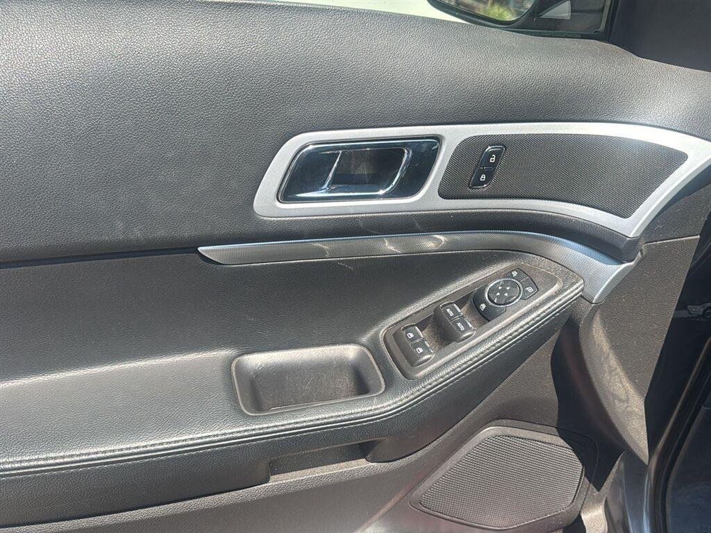 Used 2015 Magnetic Metallic Ford XLT image 9