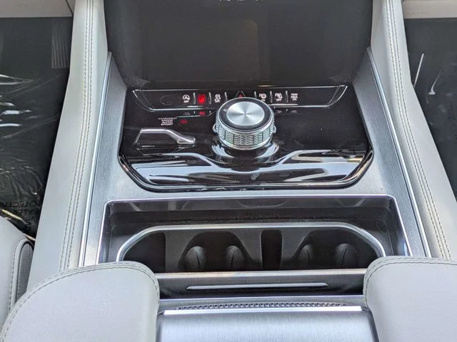 Used 2025 White Jeep Base image 19