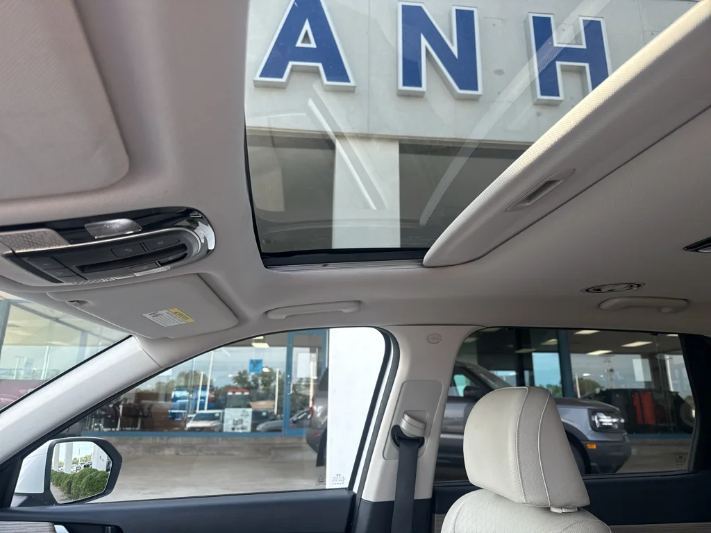 Used 2021 Hyper White Hyundai SEL image 13