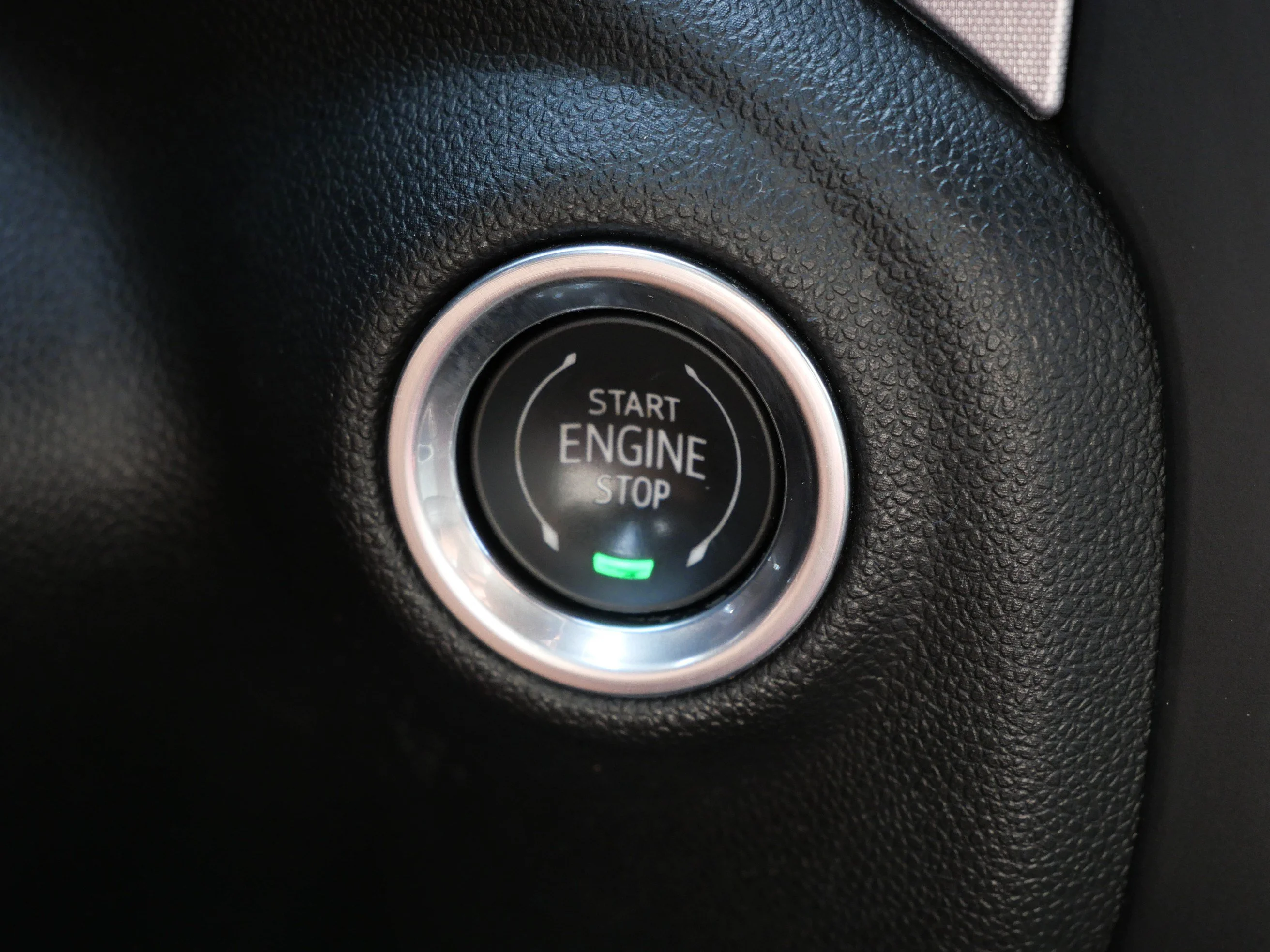 Certified Used 2020 Carbon Black Metallic GMC SLT image 30