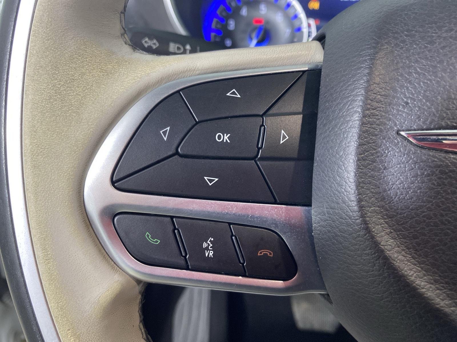 Used 2019 Bright White Clearcoat Chrysler Limited image 22