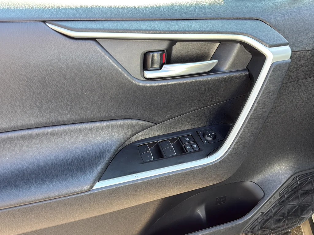 Used 2025 White Toyota XLE image 24