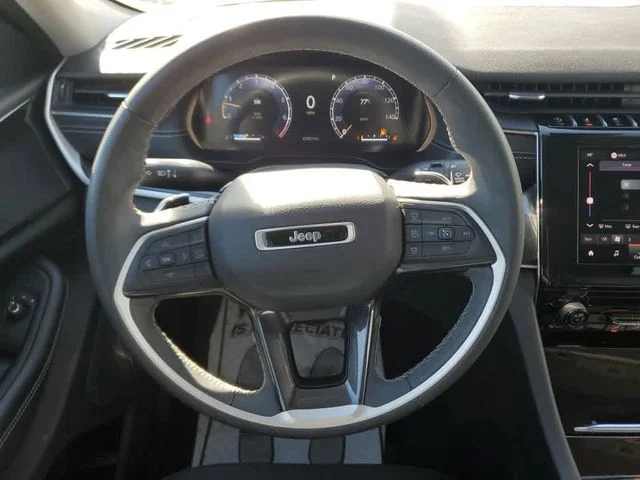 Used 2023 White Jeep Laredo image 18
