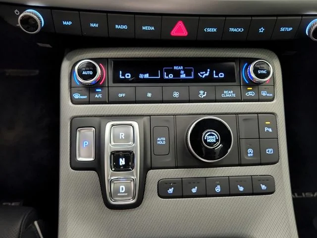Used 2025 White Hyundai SEL Premium image 28