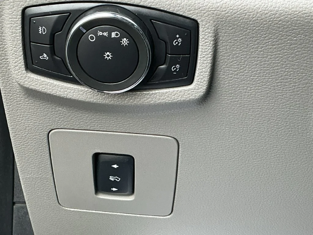 Used 2016 White Ford XLT image 25