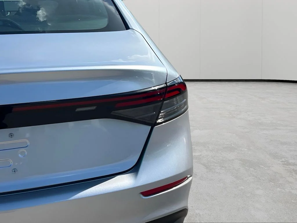 Used 2025 Solar Silver Metallic Honda LX image 6