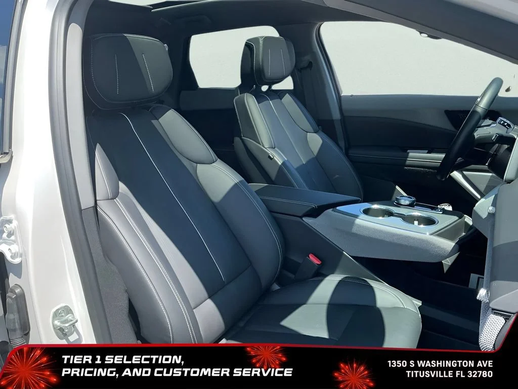 Used 2025 Crystal White Tricoat Cadillac Luxury 2 image 25