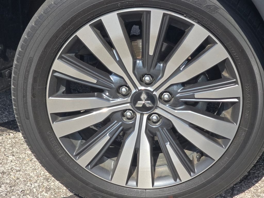 Used 2019 Labrador Black Metallic Mitsubishi  image 7