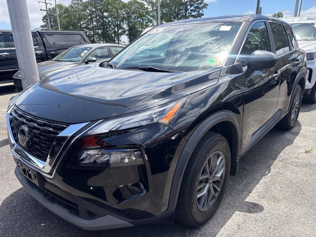 Used 2023 Black Nissan S image 1