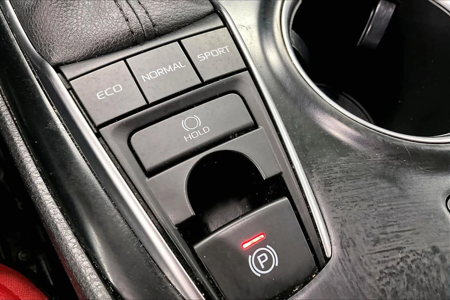 Used 2020 Wind Chill Pearl Toyota XSE image 33