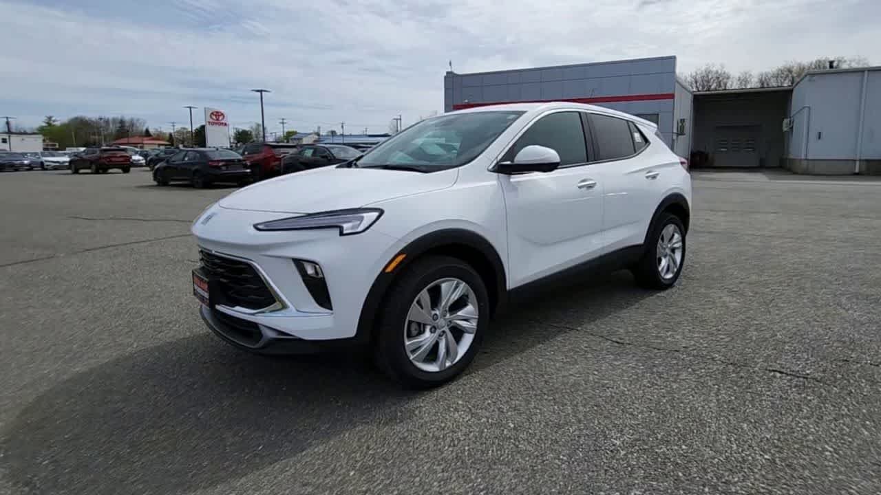 Used 2024 Summit White Buick Preferred image 4