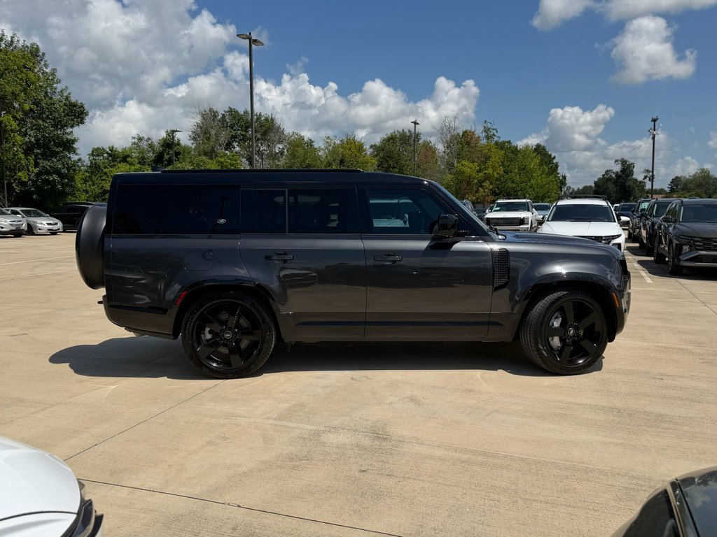 Used 2023  Land Rover X-Dynamic SE image 8