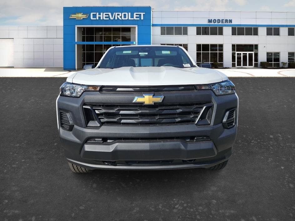 New 2026 Summit White Chevrolet WT image 8