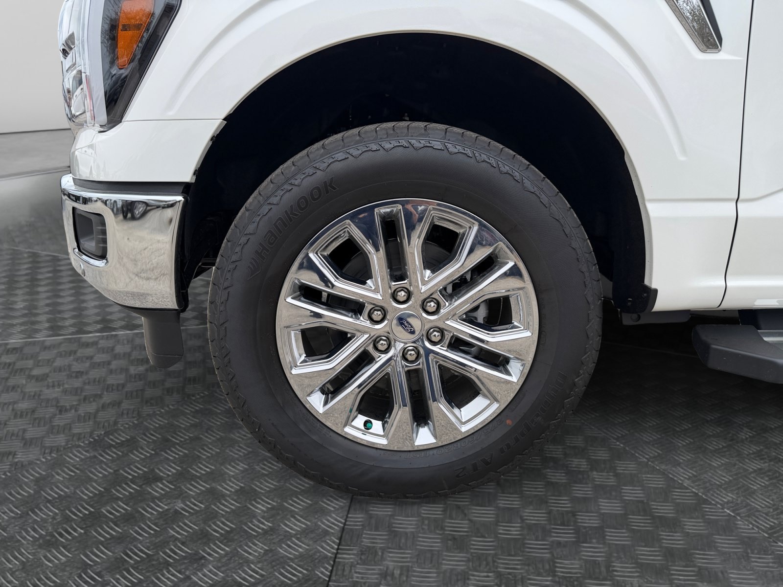 New 2026 Star White Metallic Tri-Coat Ford LARIAT image 9
