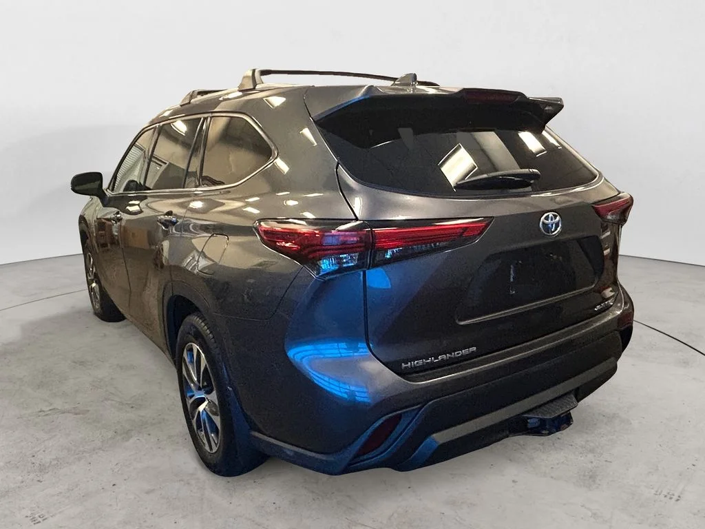 Used 2022 Magnetic Gray Metallic Toyota XLE image 3