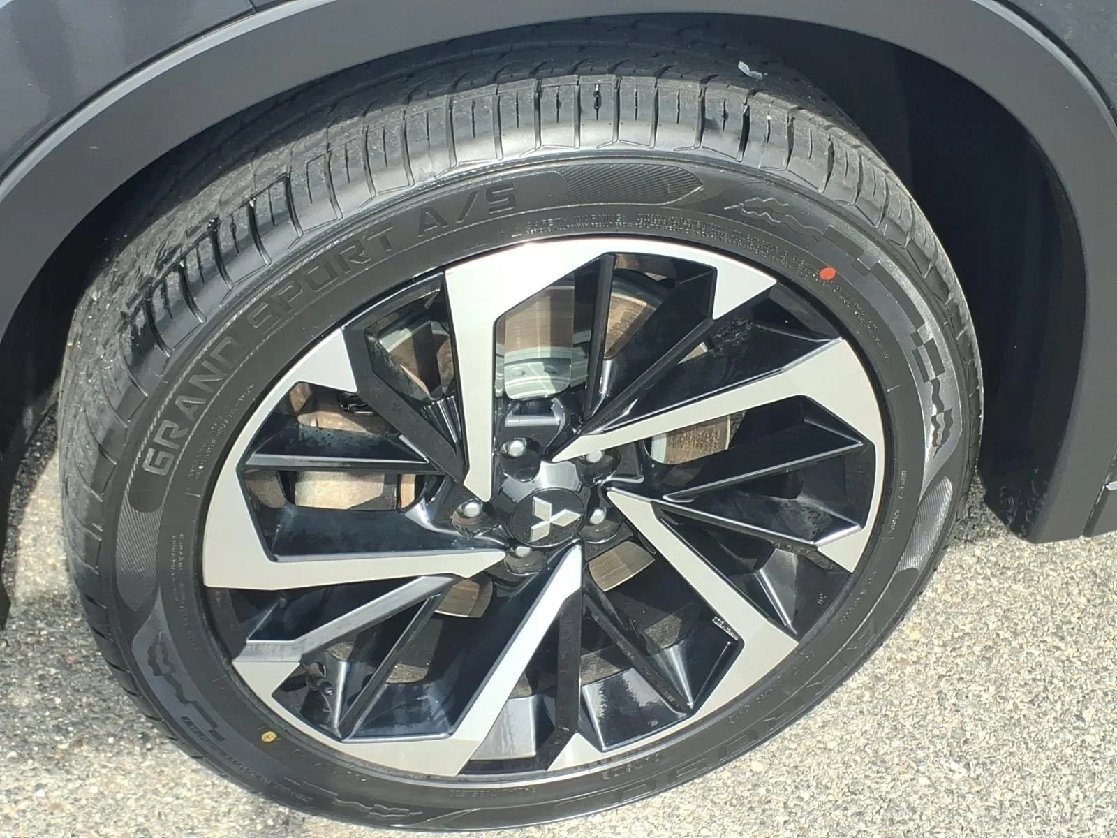 Used 2024 Graphite Gray Mitsubishi SE image 9