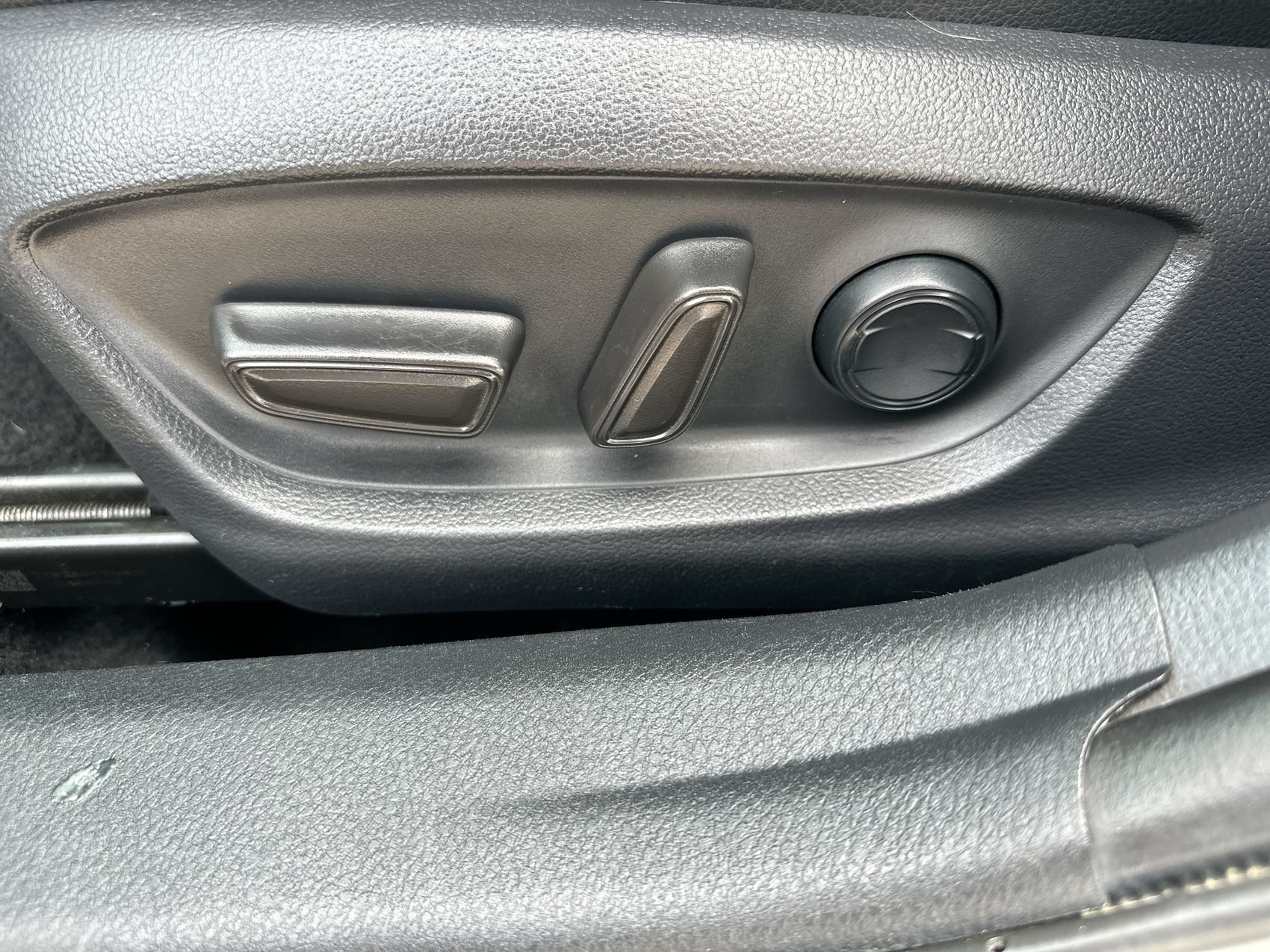 Used 2019 Pearl Toyota XSE image 12