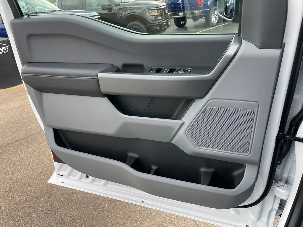 New 2026 Oxford White Ford F-350® XL image 44