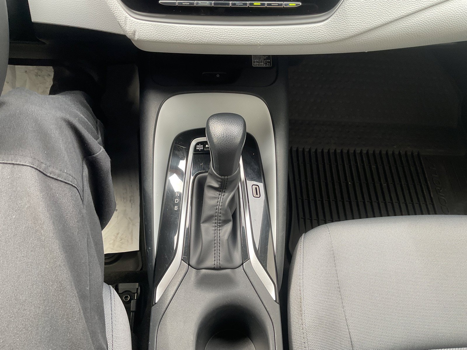 Certified Used 2026 Ice Toyota Hybrid SE image 25