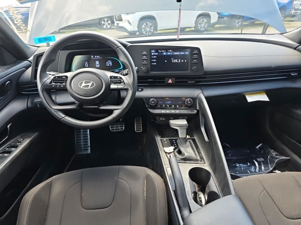 Used 2025 Gray Hyundai SEL Sport image 8