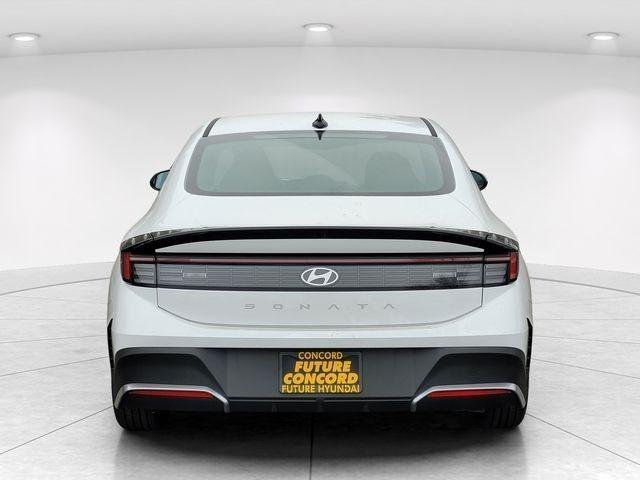New 2026 White Hyundai SE image 29