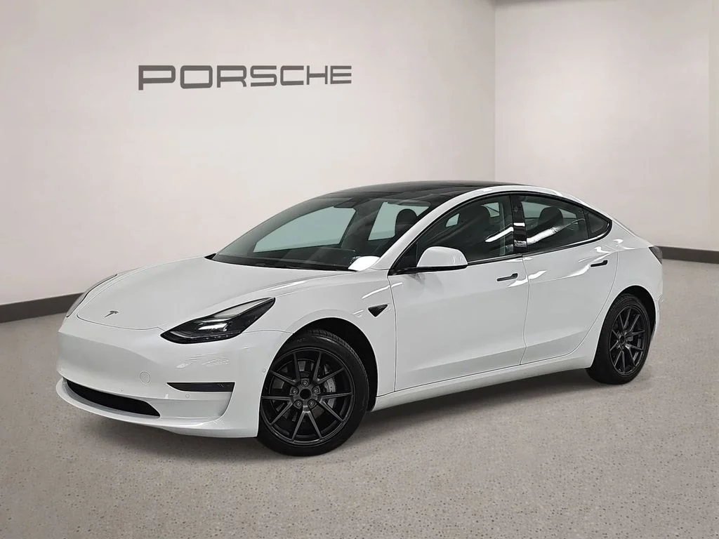 2022 Tesla Model 3 Standard Range Plus's photo