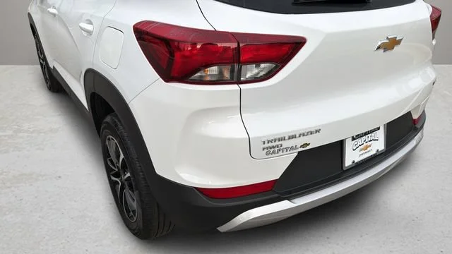 Used 2025 Summit White Chevrolet LT image 33