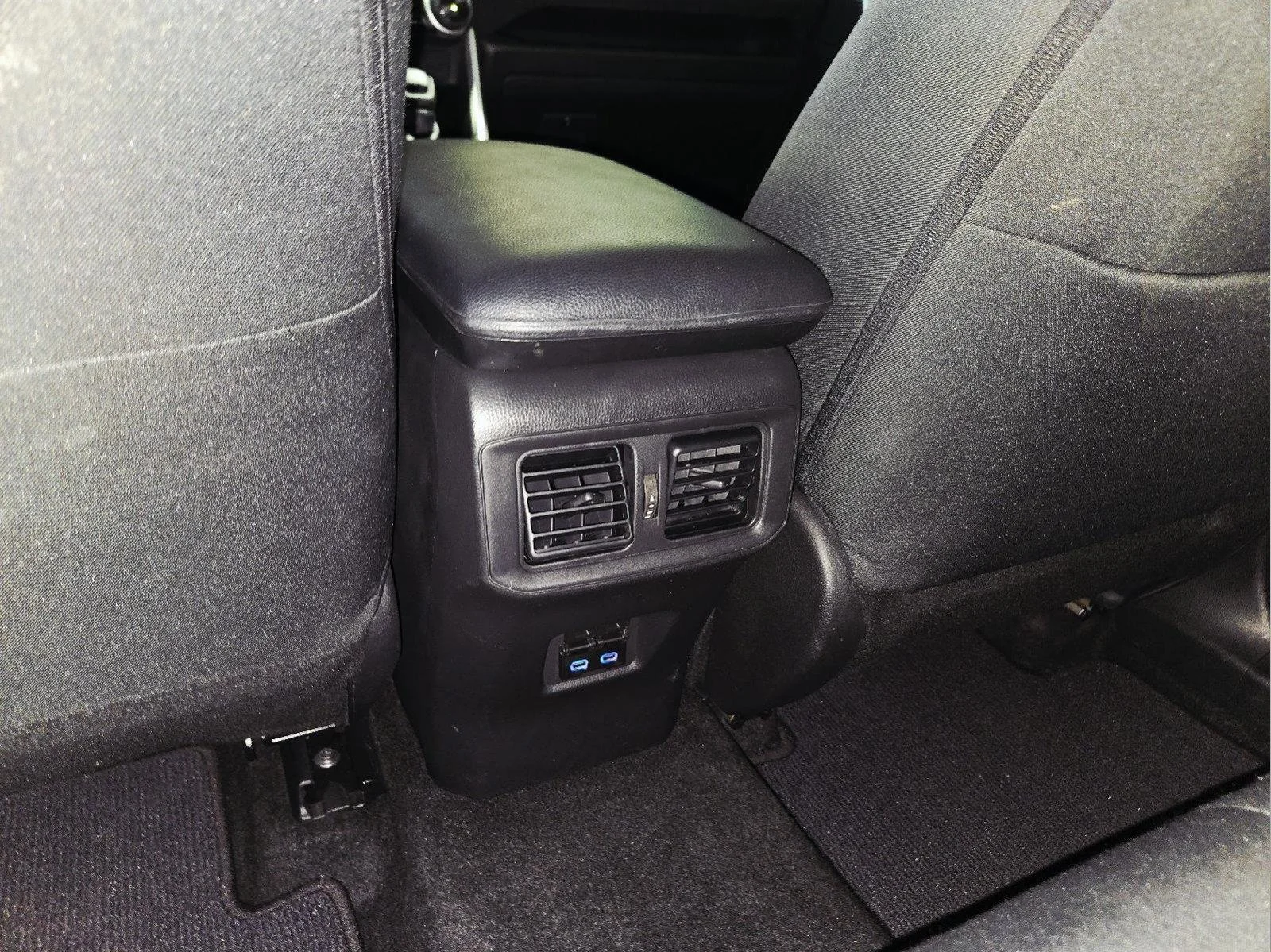 Used 2022 Midnight Black Metallic Toyota Hybrid XLE image 30