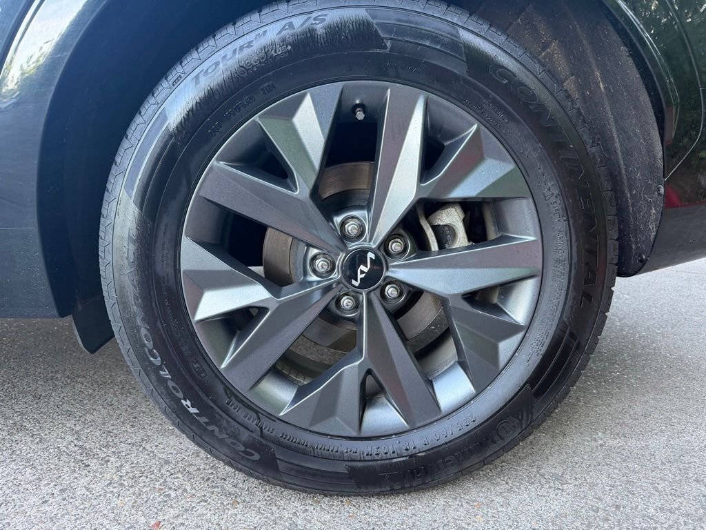 Used 2023 Fusion Black Kia SX-Prestige image 6