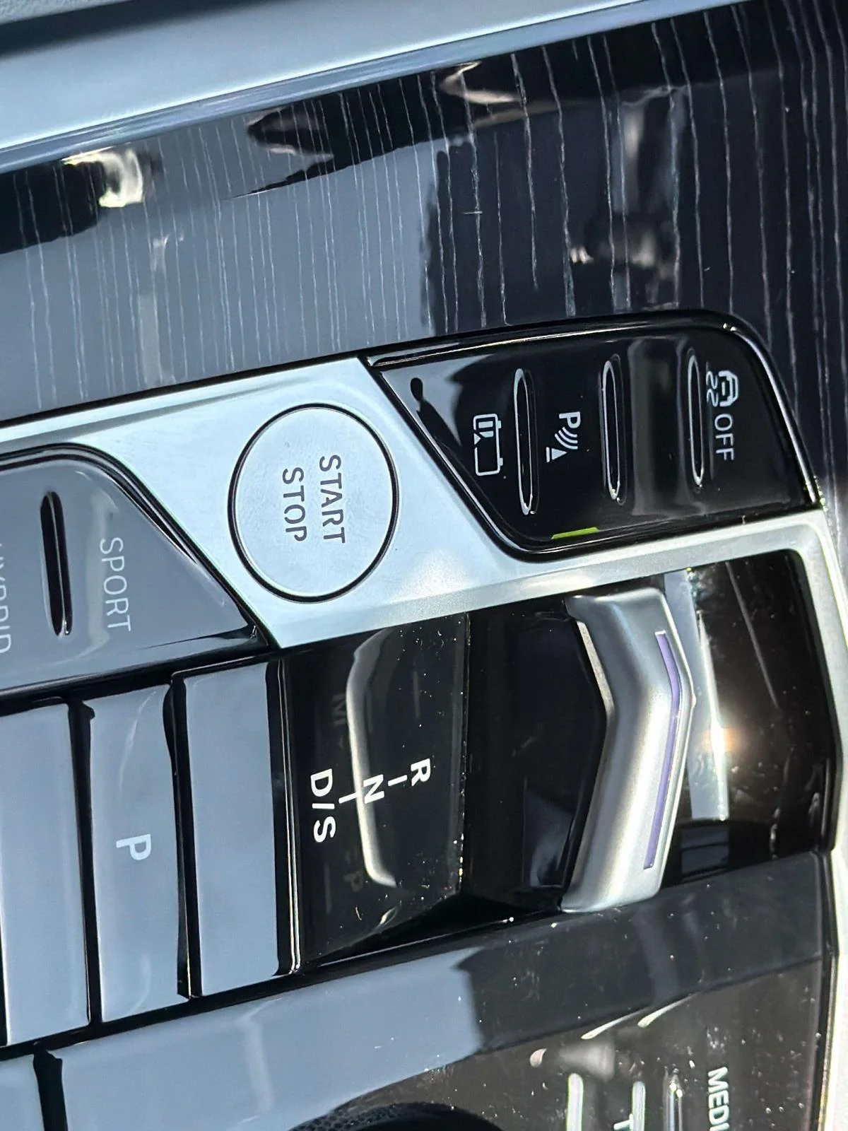 New 2026 Brooklyn Grey Metallic BMW xDrive50e Plug-In Hybrid image 25