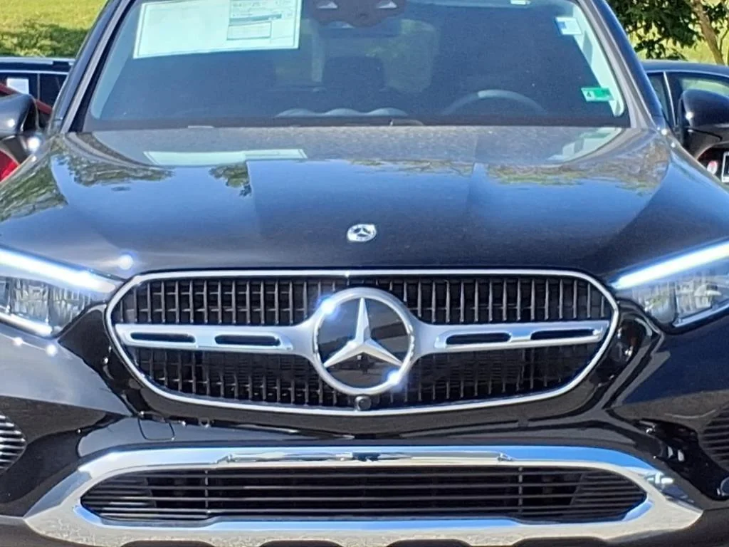 New 2025 Black Mercedes-Benz GLC 350 image 3