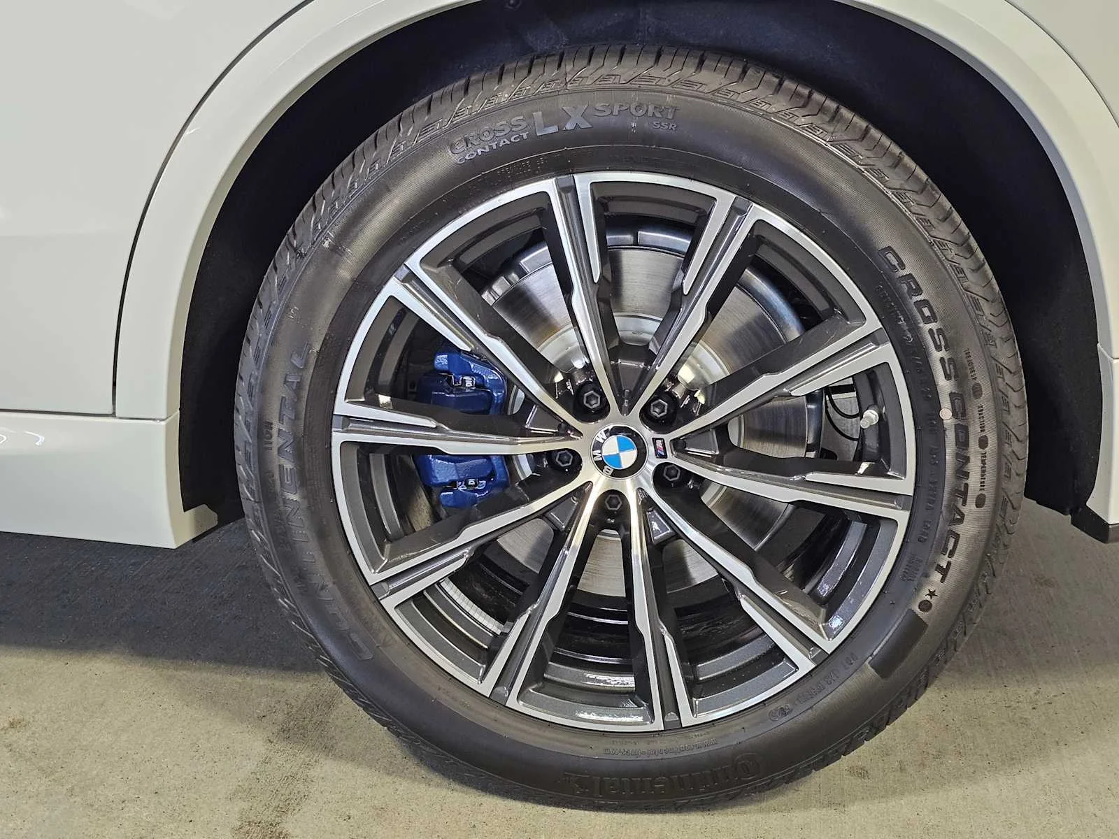 New 2026 Alpine White BMW xDrive50e image 8