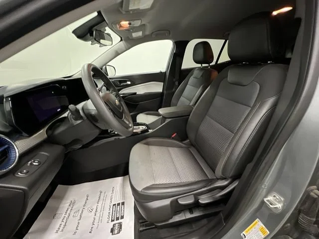 2025 Chevrolet Trax LT - Photo 19