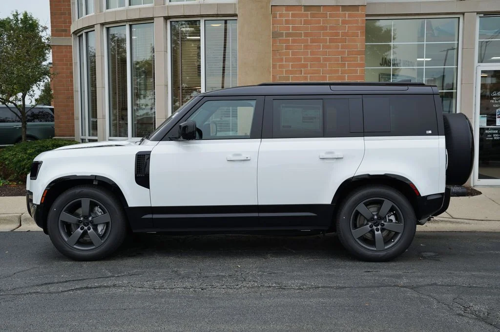 New 2026 Fuji White Land Rover X-Dynamic SE image 2