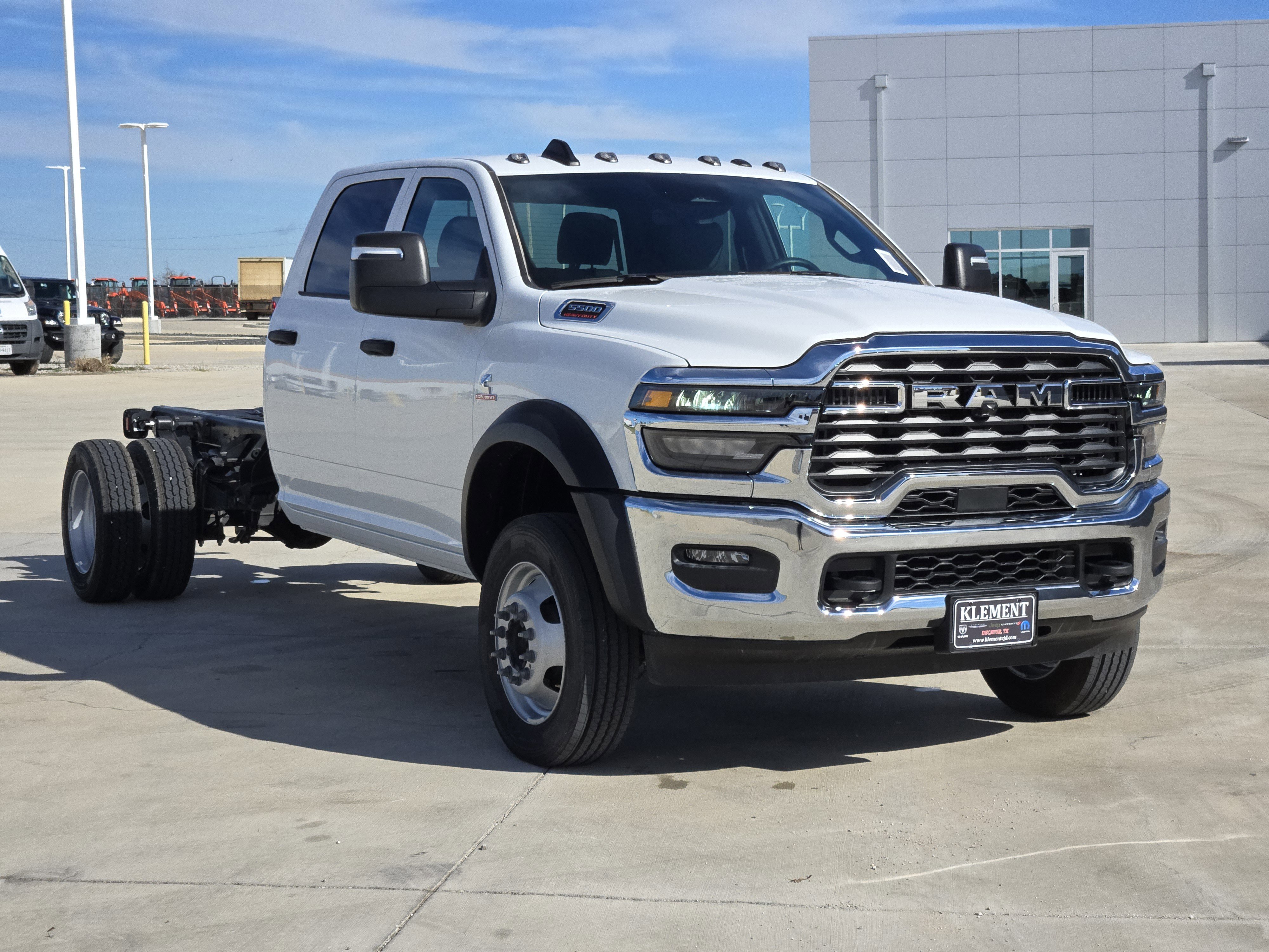 New 2026 Bright White Clear-Coat Exterior Paint RAM Tradesman image 3