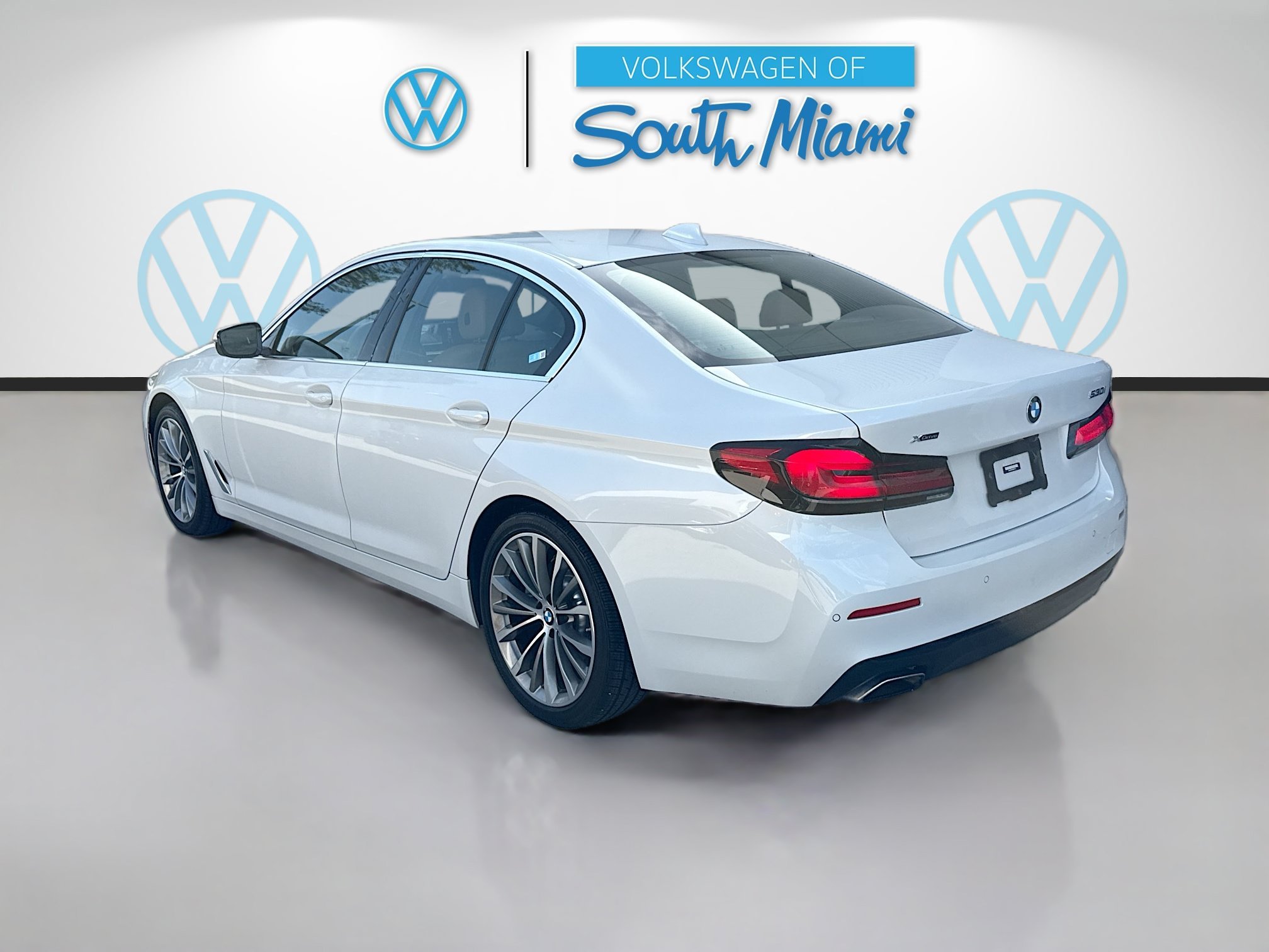 Used 2022 Mineral White Metallic BMW 530i xDrive image 5