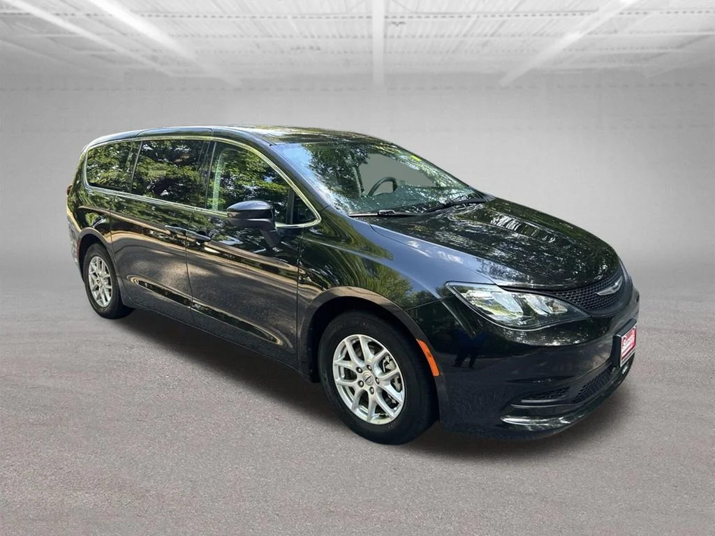 Used 2022 Black Chrysler LX image 8