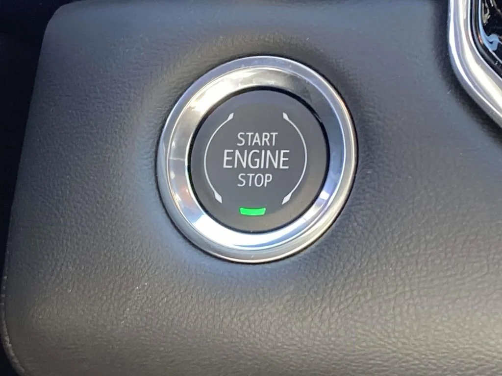 New 2026 Sterling Metallic GMC Elevation image 24