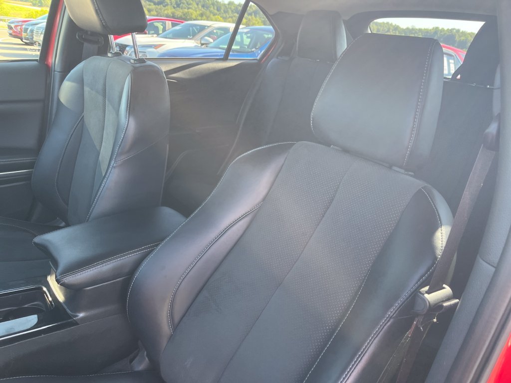 Used 2024 Silver Mitsubishi SE image 12