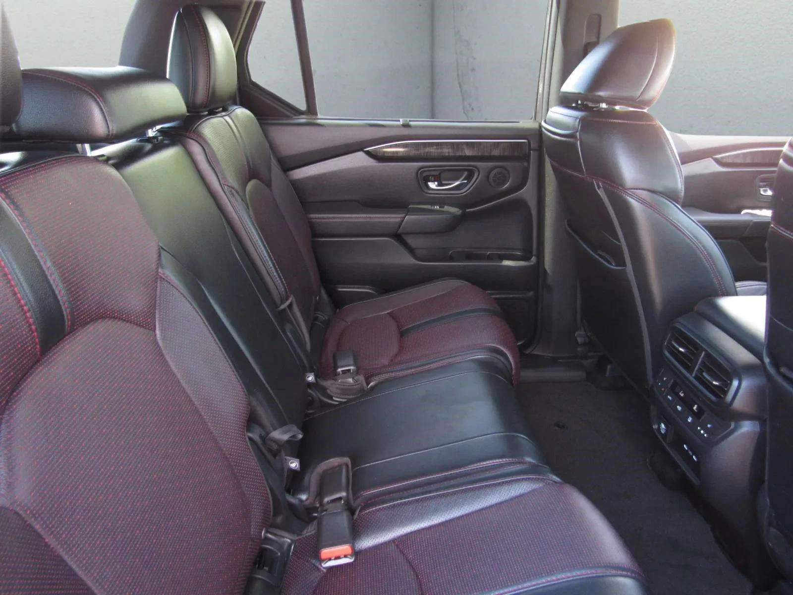 Certified Used 2025 Modern Steel Metallic Honda AWD Black Edition image 44