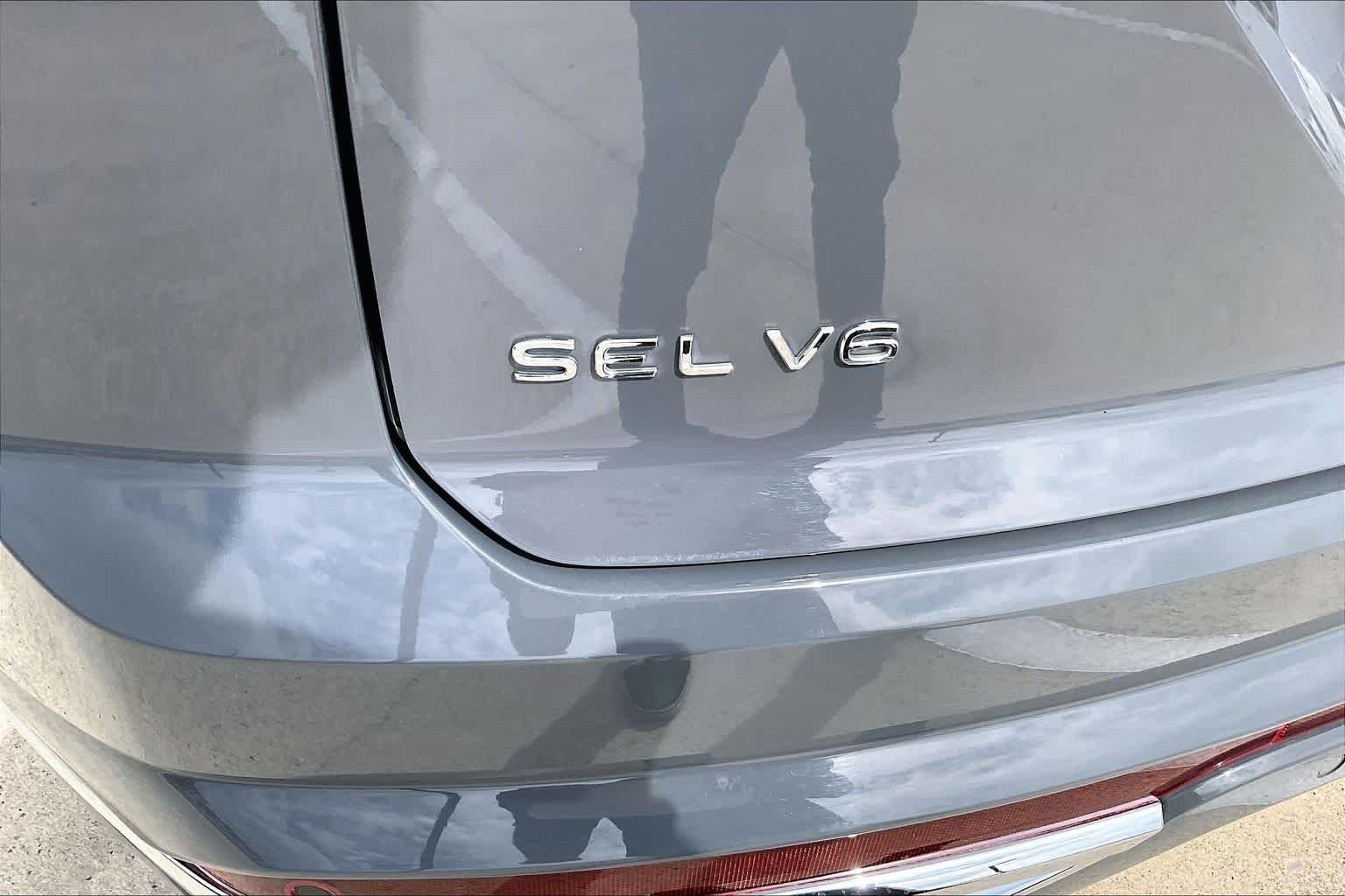 Used 2022 Pure Gray Volkswagen 3.6L V6 SEL R-Line image 10